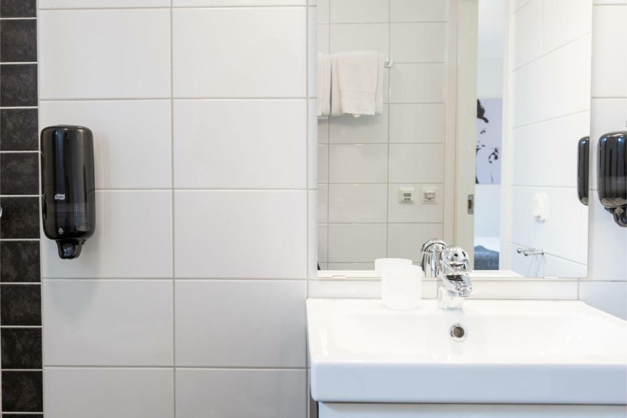 Ettsmart Hotell Соллентуна Экстерьер фото